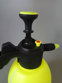 Hot sell high quality plastic trigger spray bottle with low price to spray water or other liquids